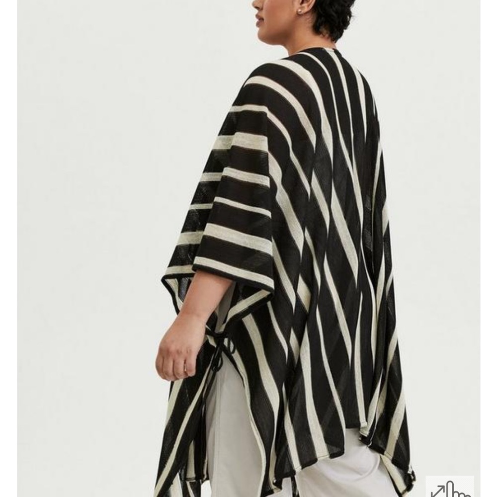 BLACK & IVORY STRIPE RUANA